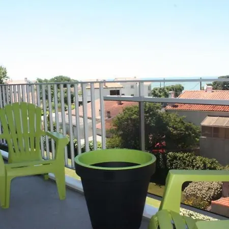 Vue 180deg Apartment *